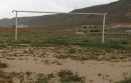 عکس هایی از زمین فوتبال داریون همراه با یک نامه قدیمی