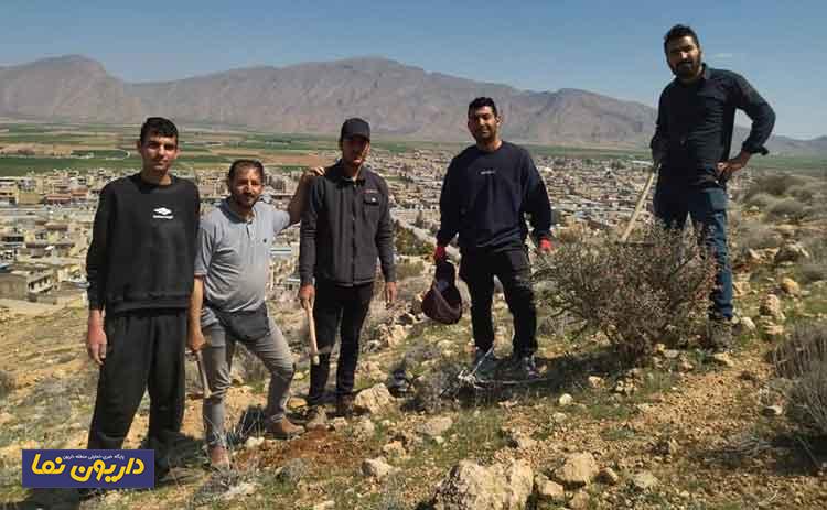 برنامه درختکاری در داریون با حضور پرسنل شهرداری و گروه آبادگران