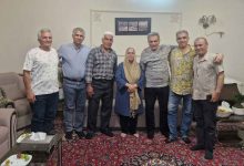 دیدار پس از ۴۵ سال؛ دانش‌آموزان سال ۶۰ به دیدار معلم خود رفتند