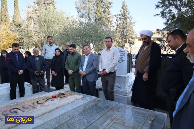 مراسم غبارروبی و عطر‌افشانی قبور مطهر شهدا در داریون برگزار شد