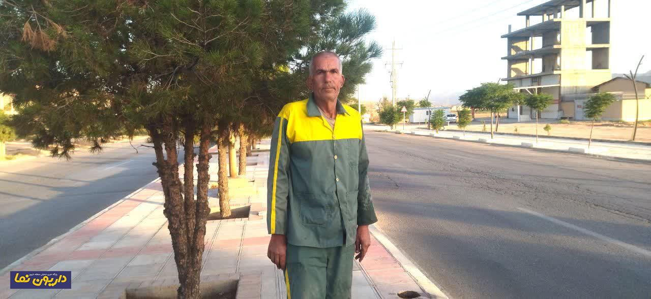 احمدعلی امیدی؛ باغبان عاشق داریون که شهر را سبز میکند