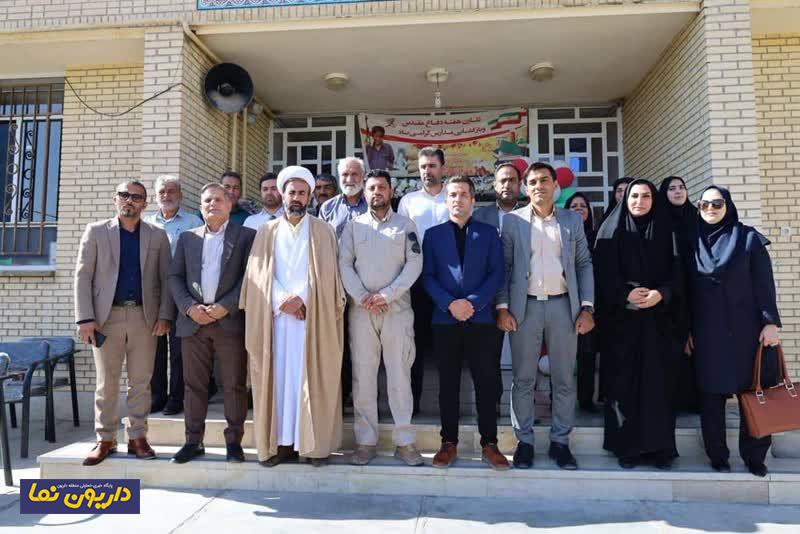 مراسم آغاز سال تحصیلی جدید و هفته دفاع مقدس در داریون برگزار شد